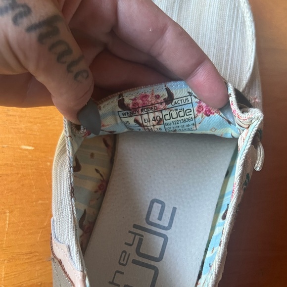 NWB Women’s Hey Dudes Size 9 - Picture 3 of 7